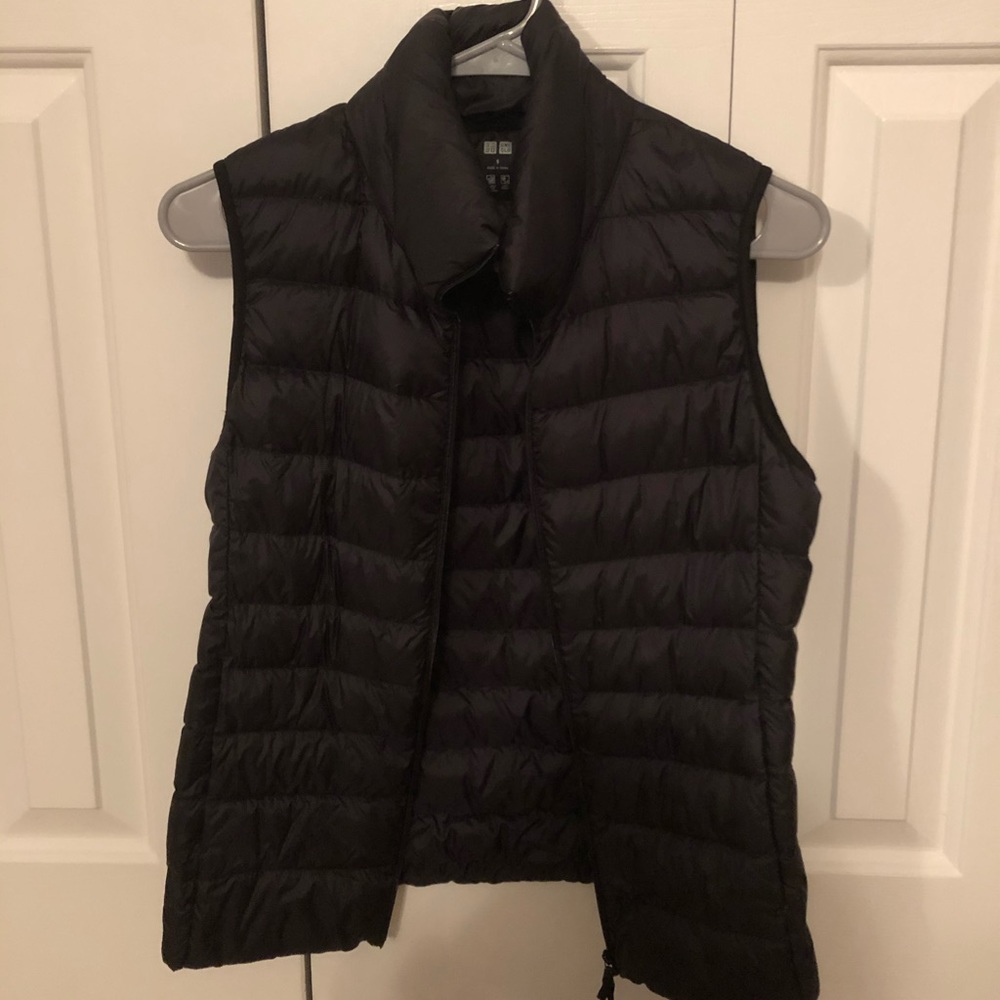 Uniqlo black down vest